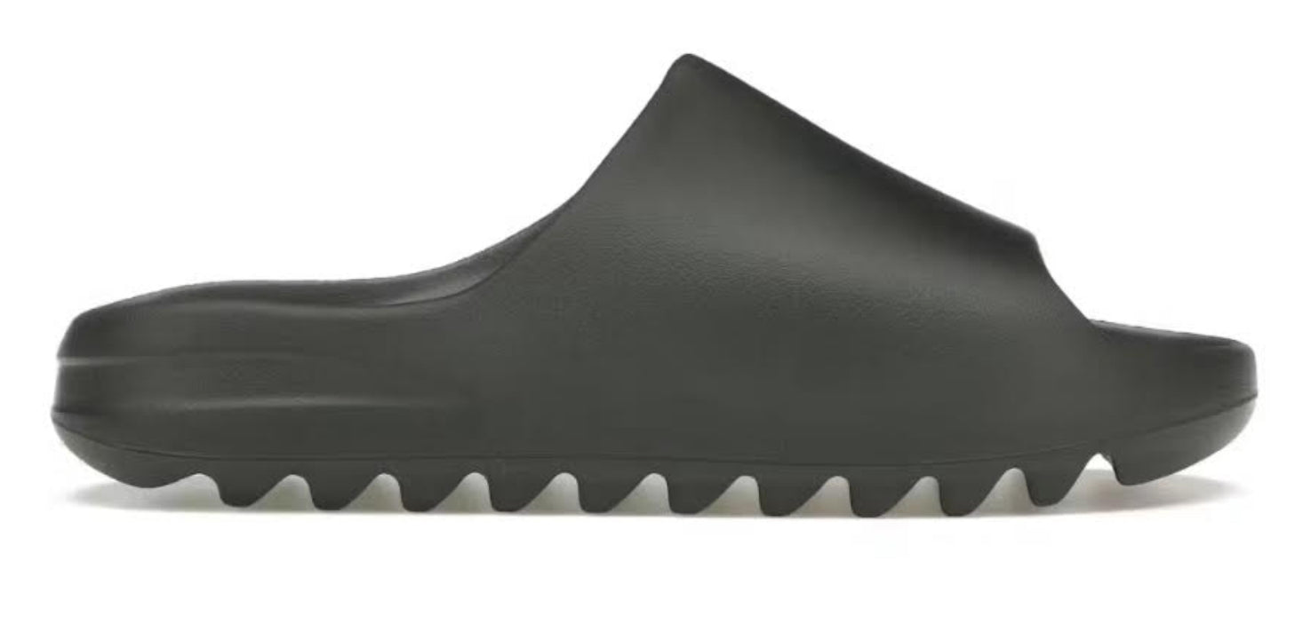 Yeezy Slide (Dark Onyx)